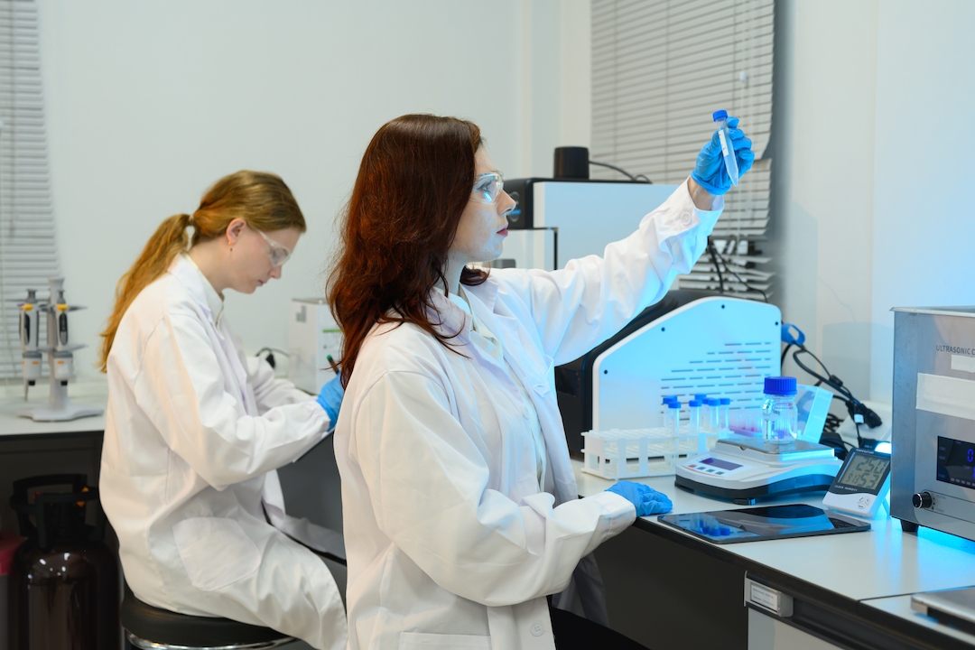 Tam-Peli Cuts Death Risk 54% in Relapsed Lung Cancer